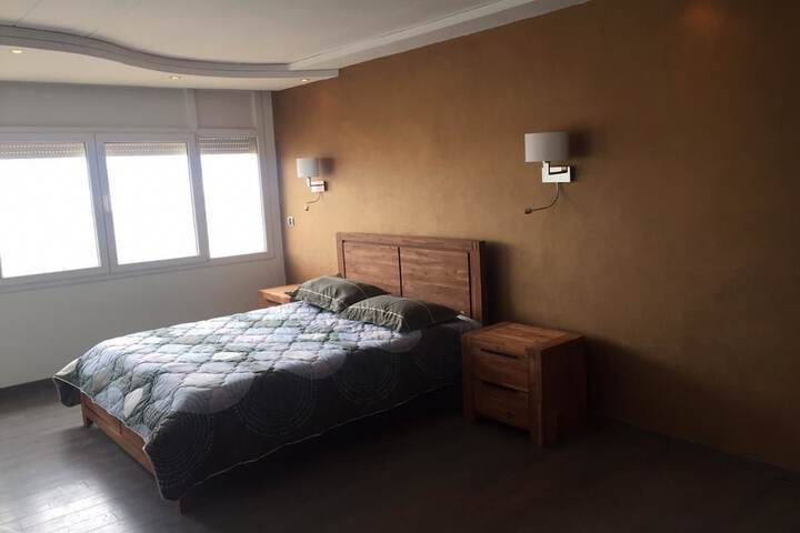 Room 4 of 16