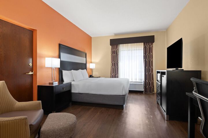 Room 4 of 43