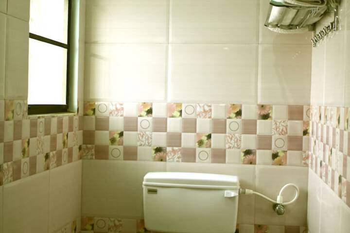 Room 9 of 14