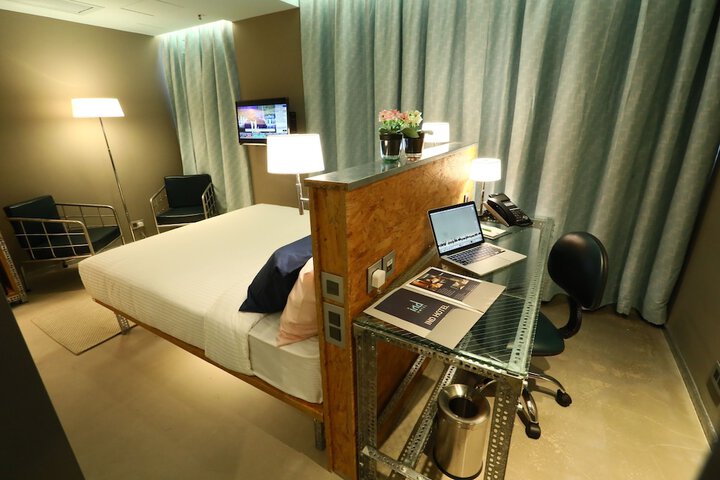 Room 9 of 40