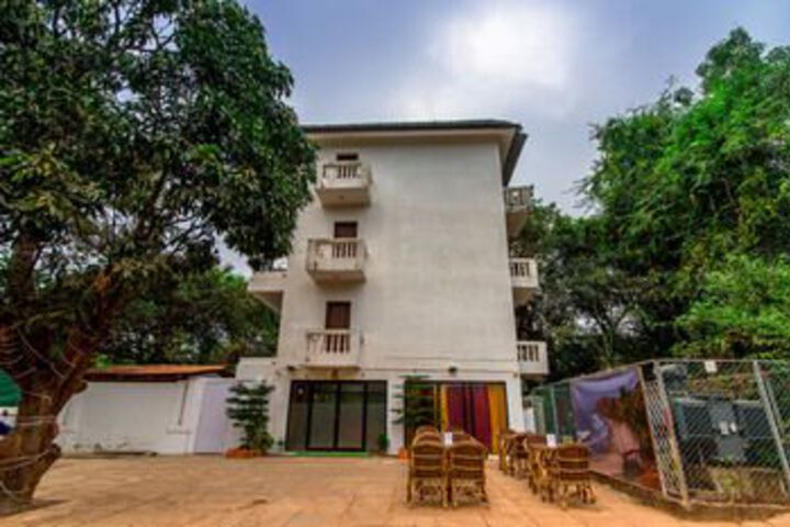 OYO 5673 Maximum Holiday Inn Rooms