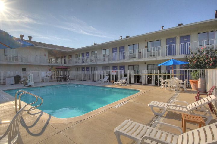 Pool Hotel
