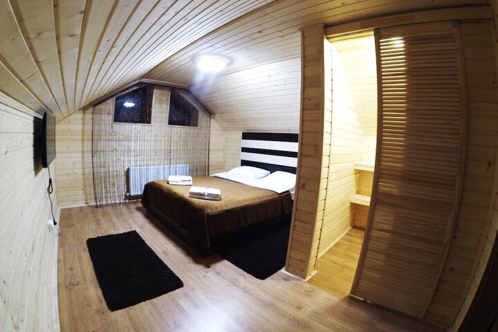 Room 8 of 76