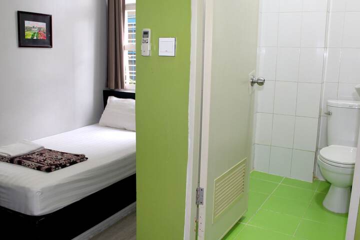 Room 8 of 19