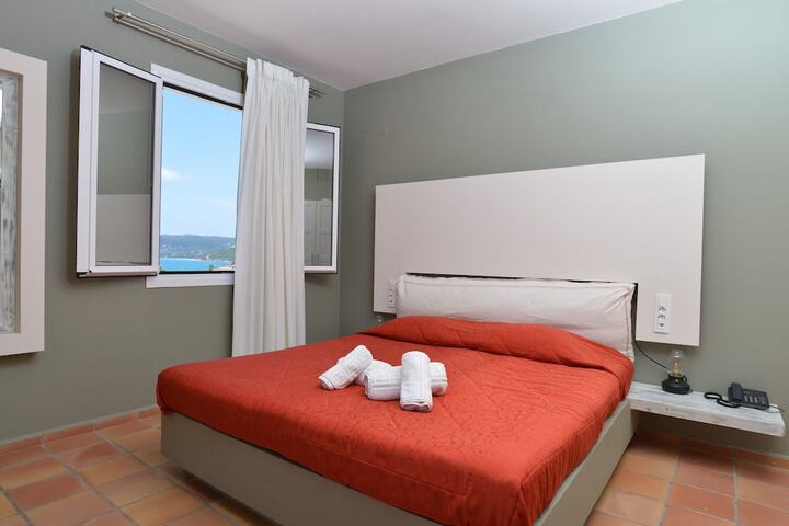 Room 35 of 93