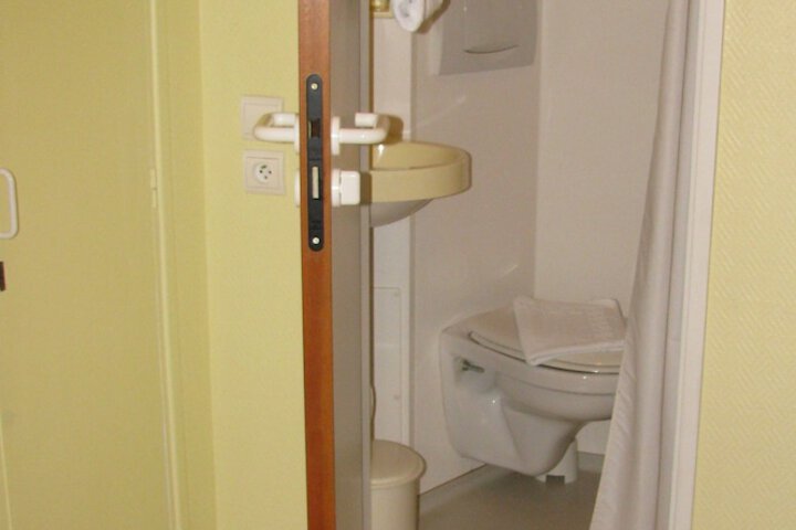 Room 8 of 23