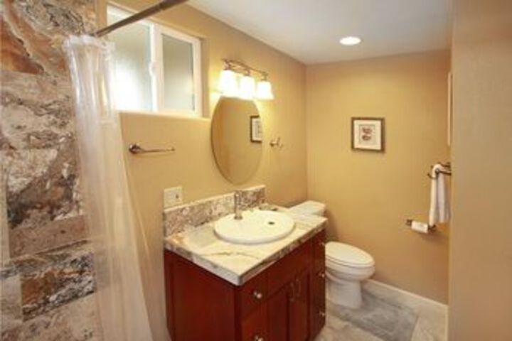 Photo of E Edgewater 68386 by RedAwning