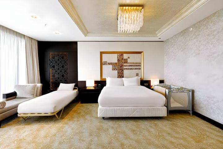 Room 15 of 100