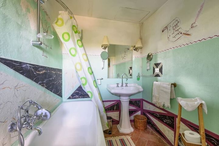Room 22 of 22