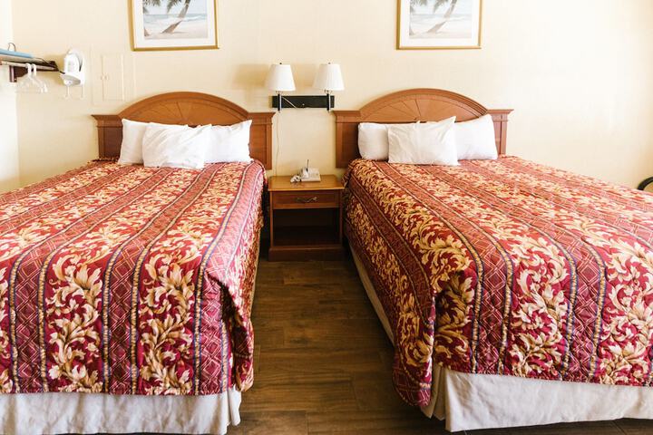 2 Queen Beds (3 of 21)