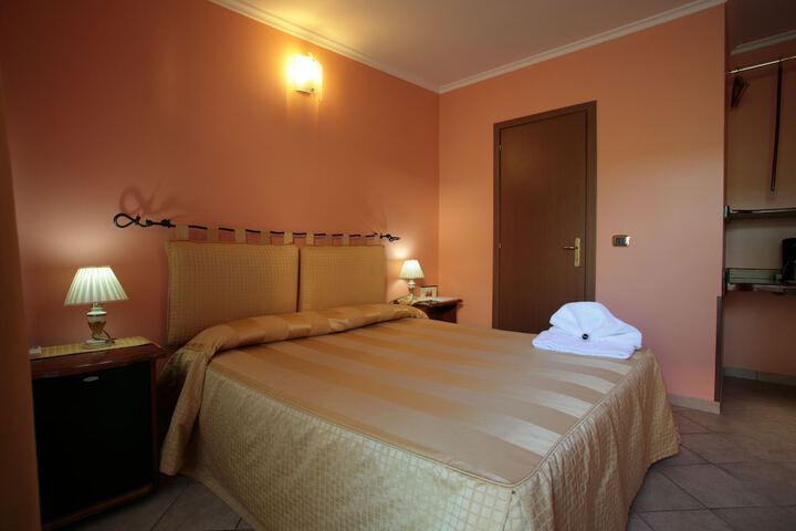 Room 7 of 19