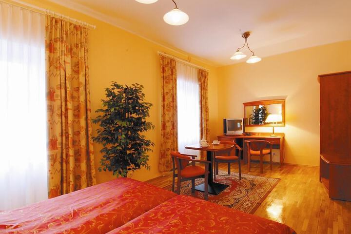 Room 5 of 49