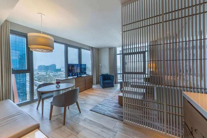 Room 52 of 170