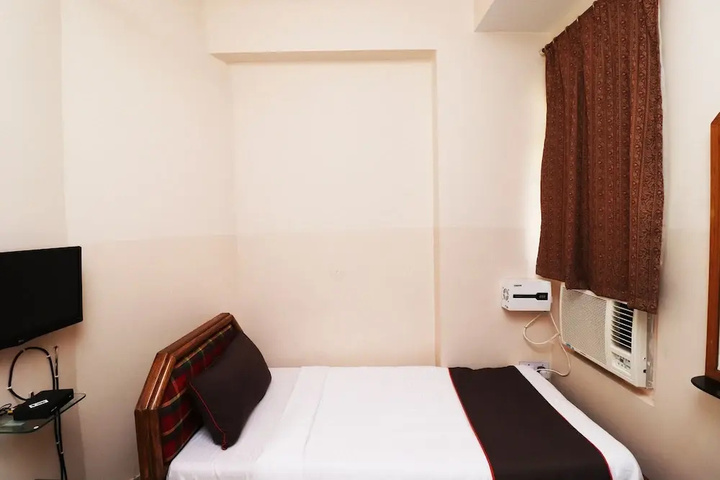 Room 4 of 15