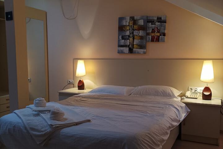 Room 27 of 41