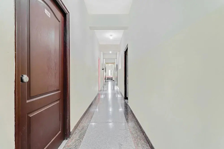 Room 8 of 10