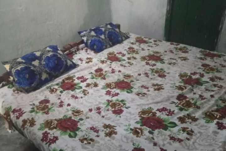 Room 8 of 16
