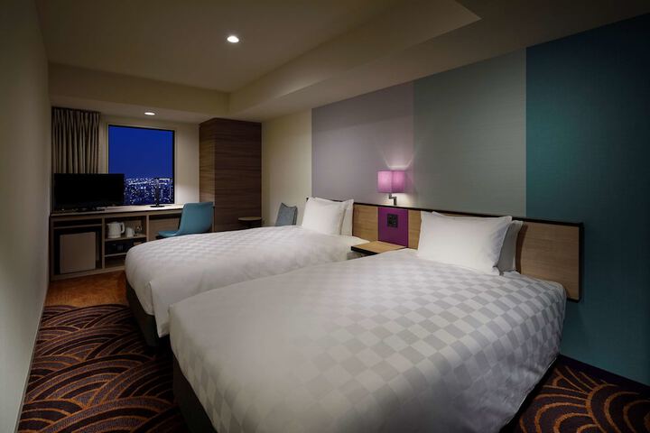 Room 16 of 122