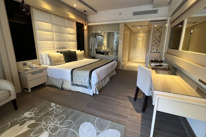 Room 19 of 120