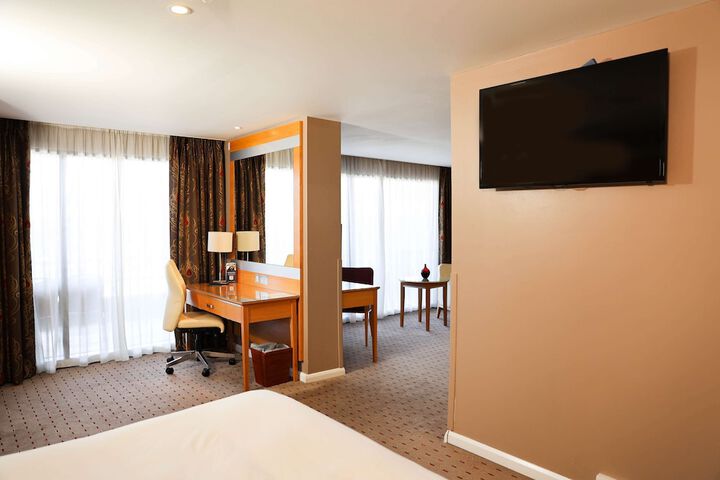Room 8 of 121