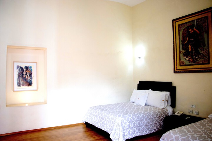 Room 12 of 34