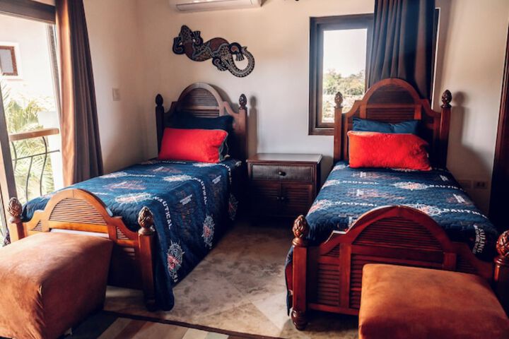 Room 42 of 171