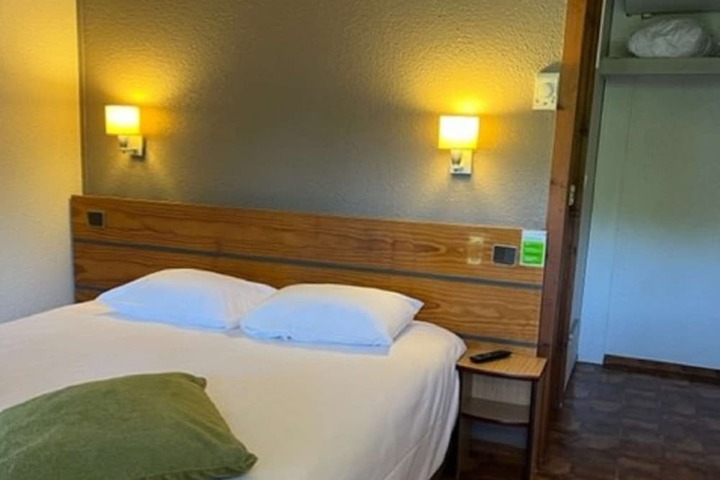 Room 16 of 46