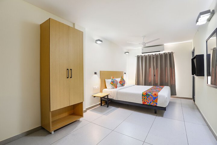 Room 27 of 33