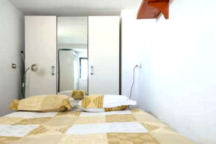 Room 15 of 34