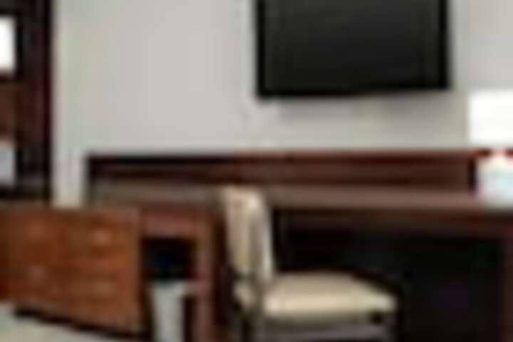 Room 53 of 204