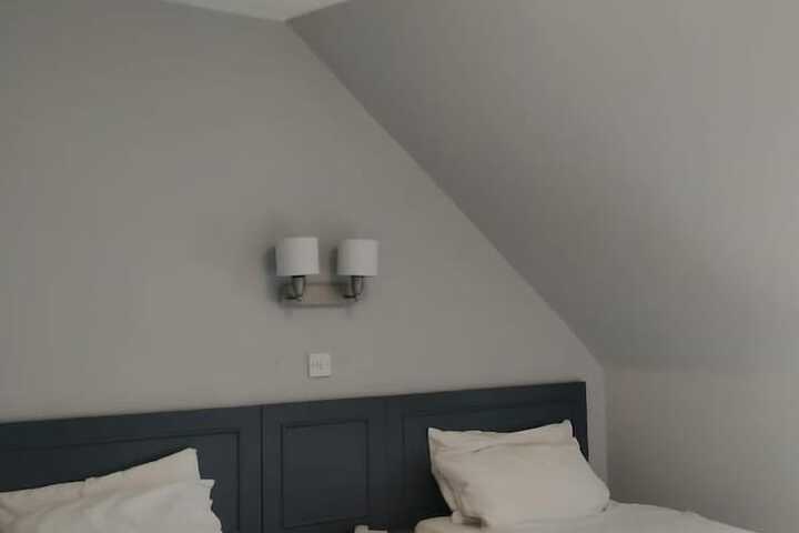 Room 3 of 34