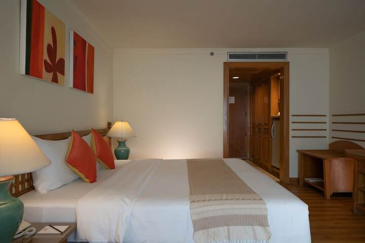 Room 27 of 71