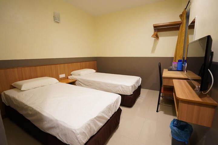 Room 5 of 28