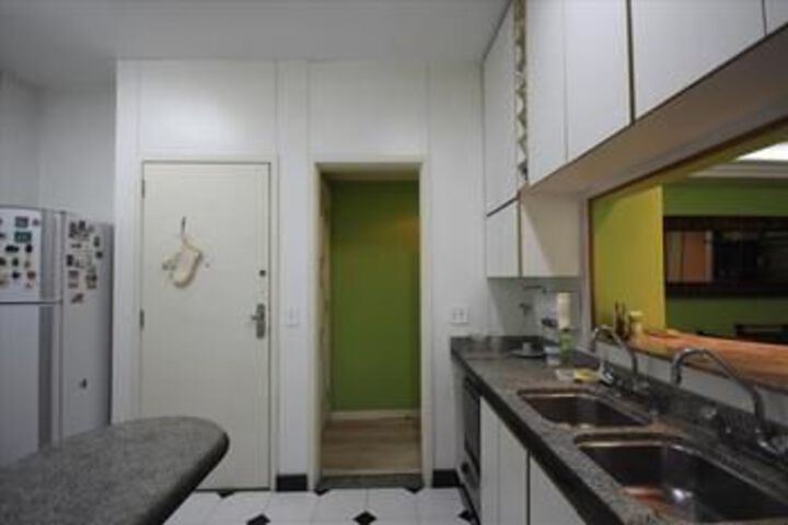 Room 34 of 43