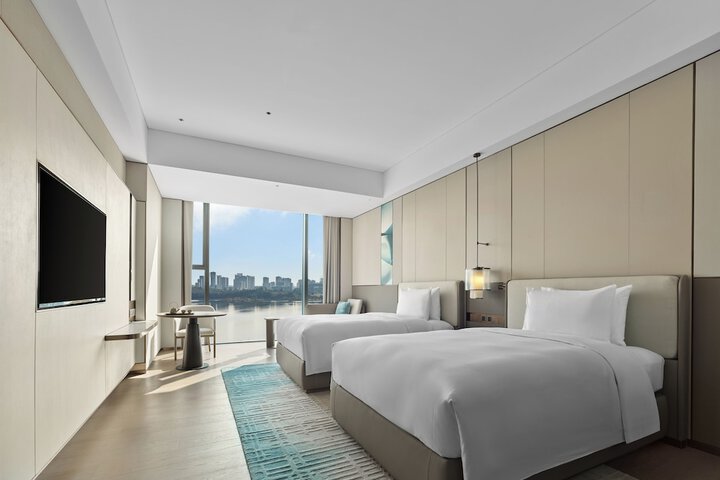 Room 26 of 90