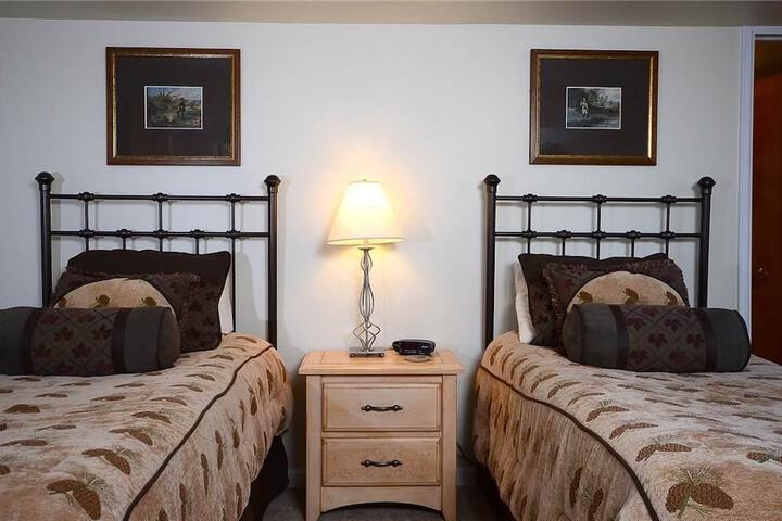 Room 12 of 121
