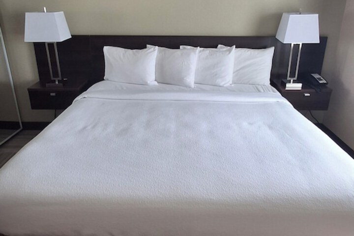 Room 8 of 36