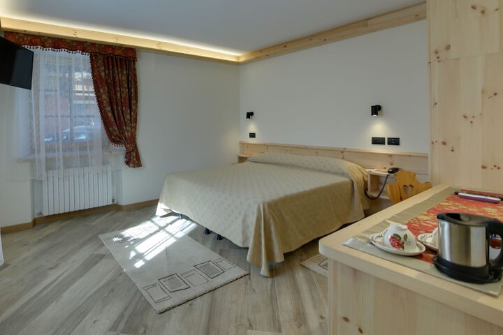 Room 4 of 63