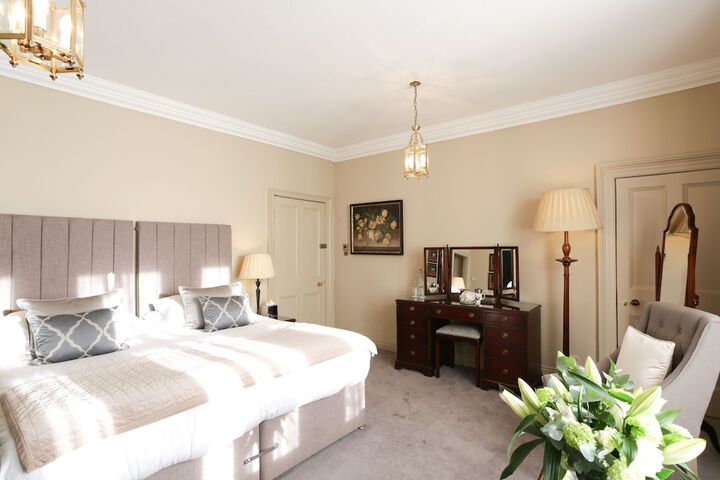Room 19 of 240