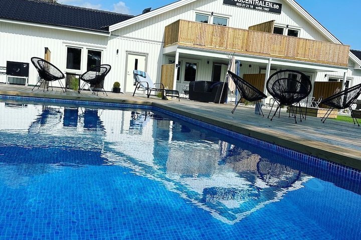 Pool 32 of 38