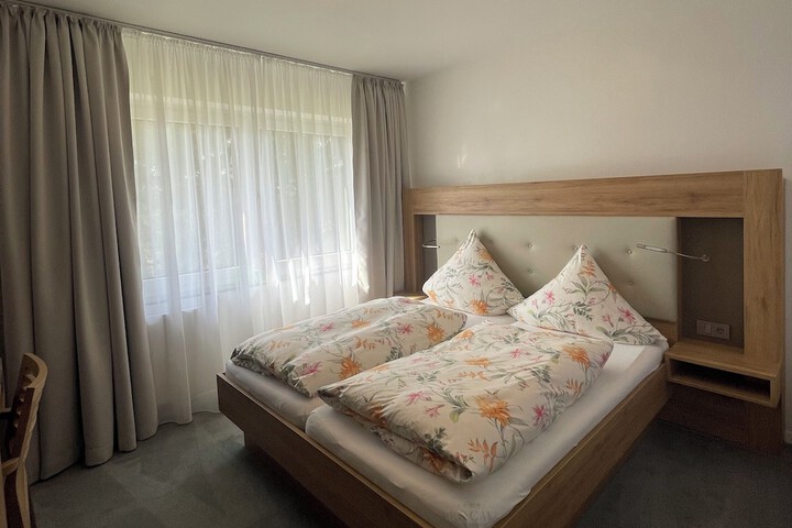 Room 2 of 22