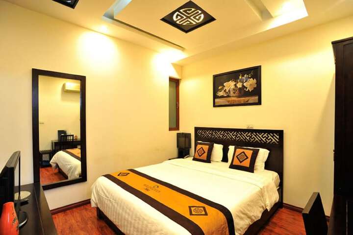 Room 4 of 34