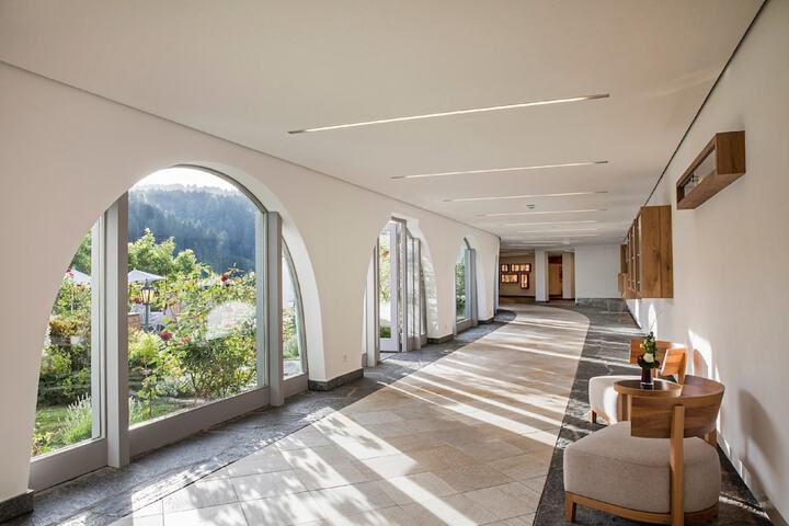 Ballroom/Hall 94 of 108