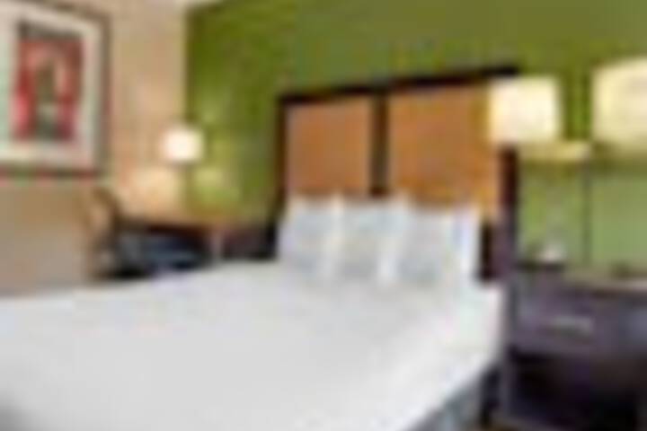 Room 26 of 102