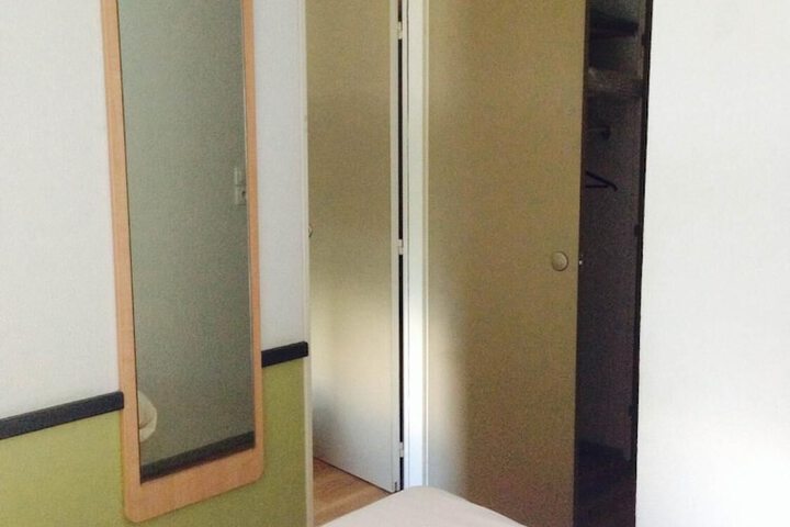 Room 11 of 42