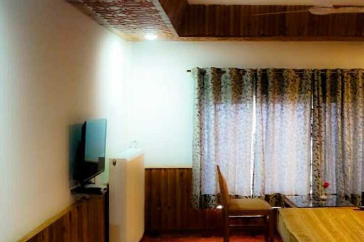 Room 13 of 32