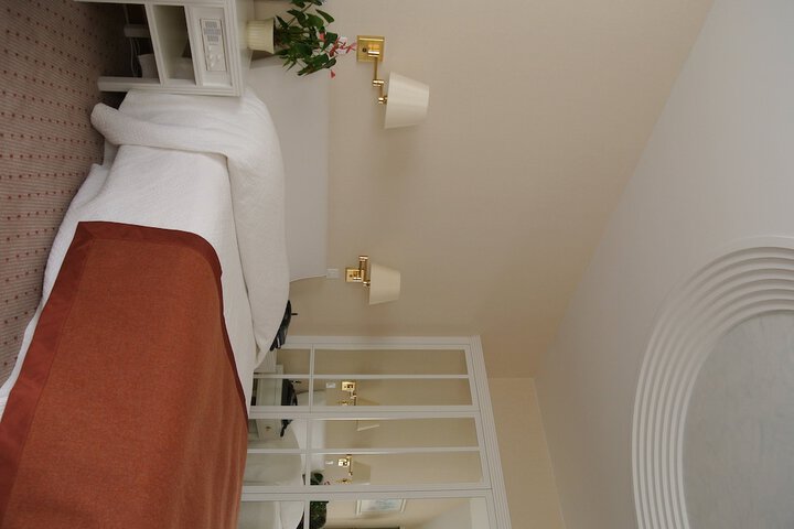 Room 63 of 233