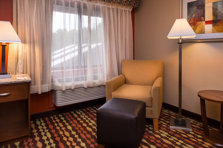 Room 5 of 82