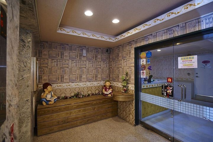 Hotel Interior 7 of 79