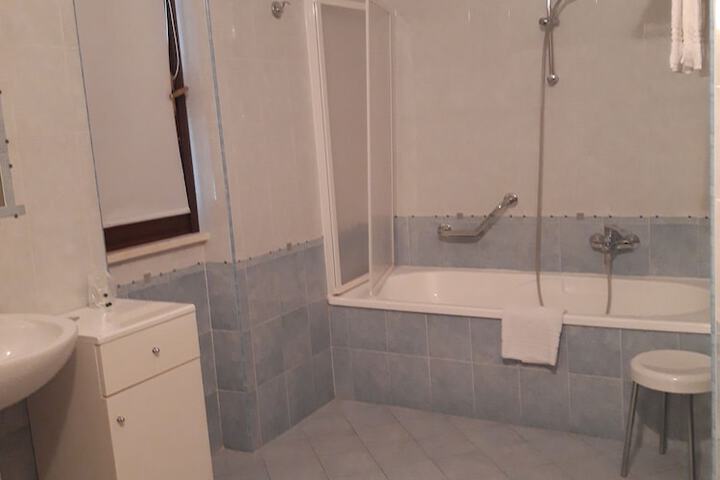 Room 16 of 27